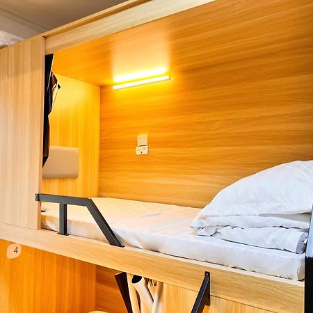 Waveflo Hostel 浪花青旅 Хонконг Екстериор снимка
