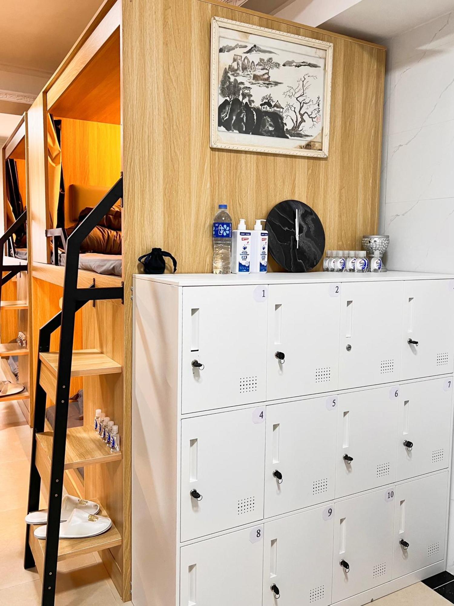 Waveflo Hostel 浪花青旅 Хонконг Екстериор снимка